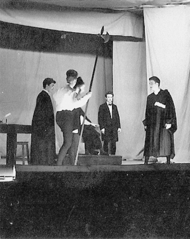 Soirée théâtrale du mois de mai 1956. De g. à dr. : élèves Letrou, Heuzé, Giraud, Chambellan et Lebrun.
